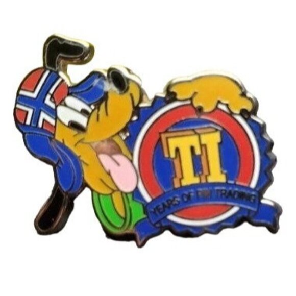 Disney Pluto Trading Pin Mickey Mouse British Lapel Pin Brooch Badge Jewelry Pin - Picture 1 of 5